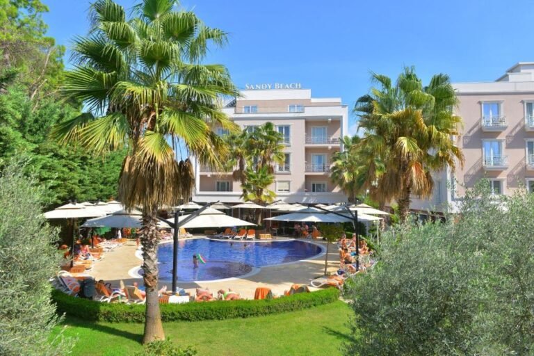 Sandy Beach Resort in Golem, Albania