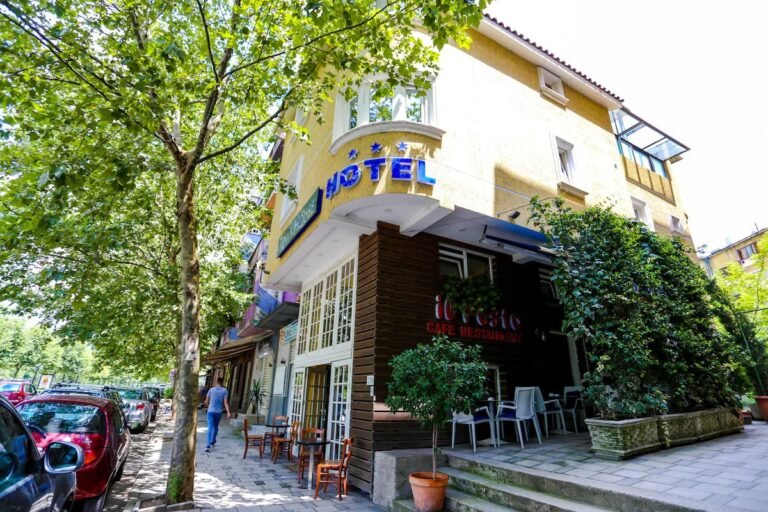 Hotel Town House in Tirana